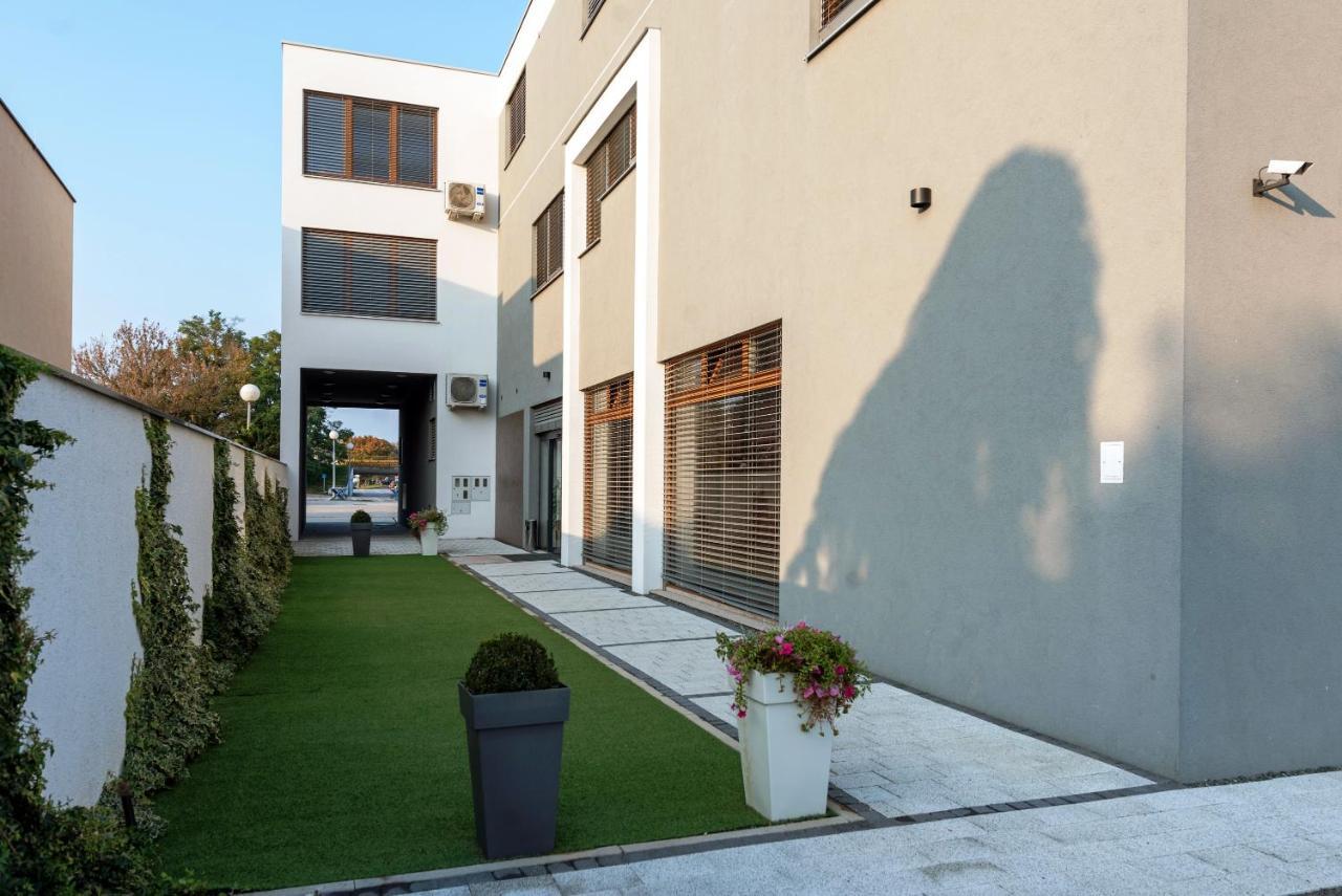 Arcobaleno Apartments & Rooms วาราชดีน ภายนอก รูปภาพ