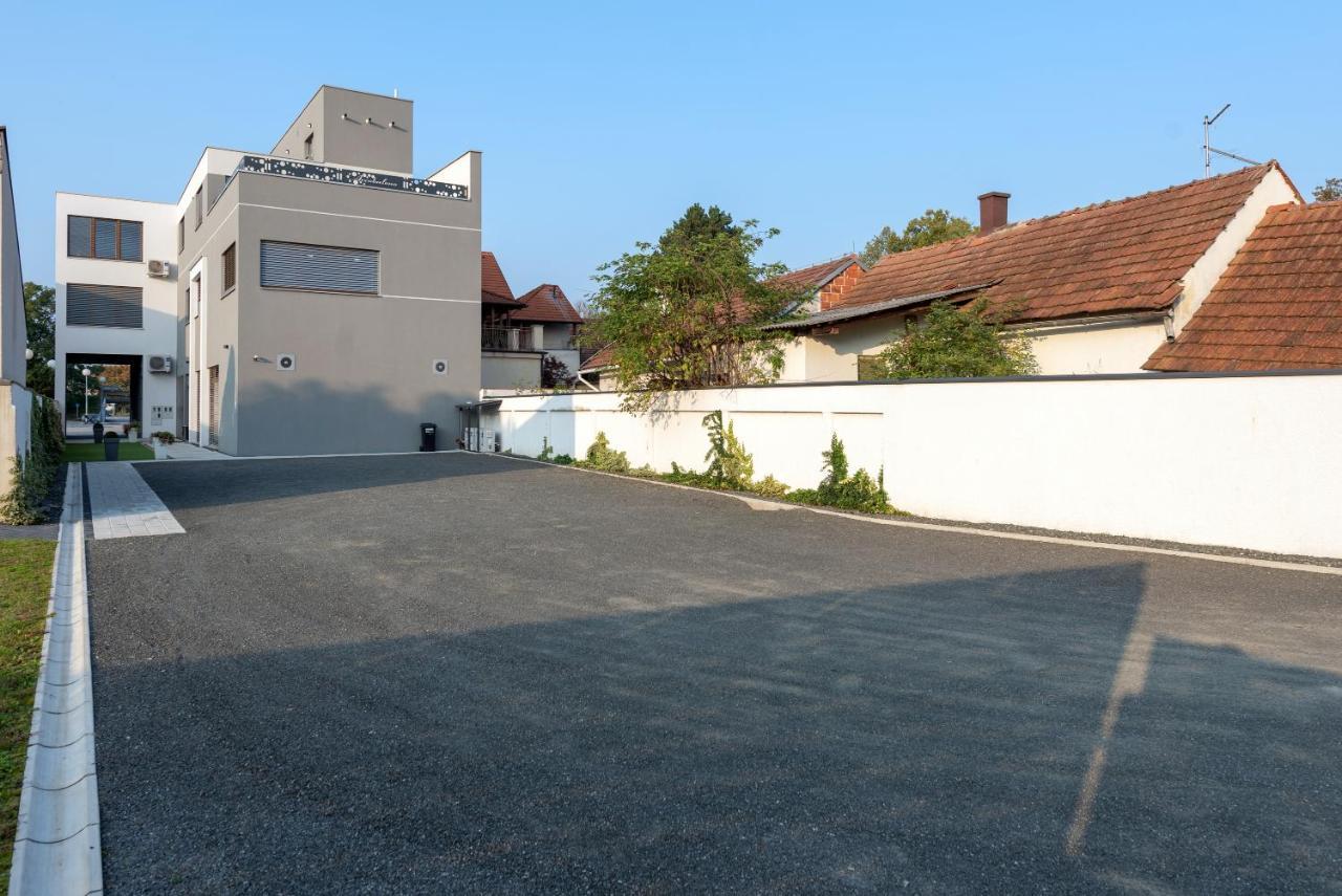Arcobaleno Apartments & Rooms วาราชดีน ภายนอก รูปภาพ