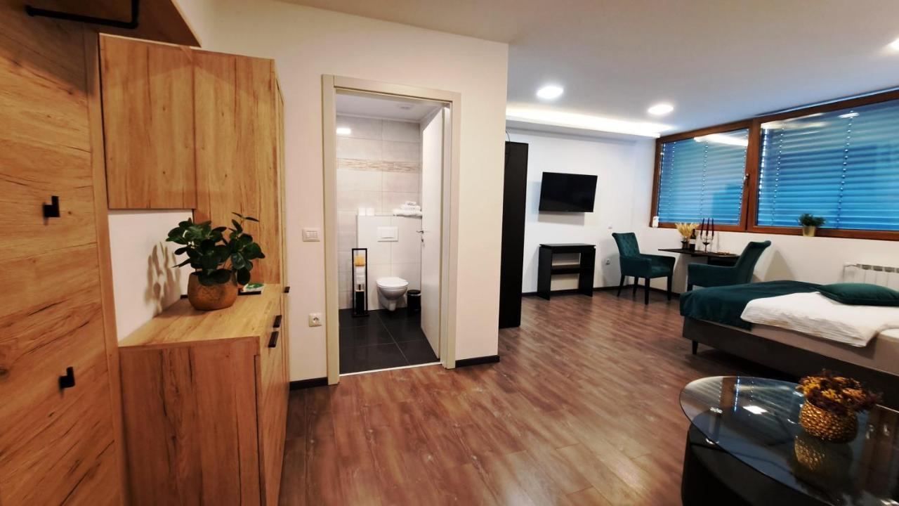 Arcobaleno Apartments & Rooms วาราชดีน ภายนอก รูปภาพ
