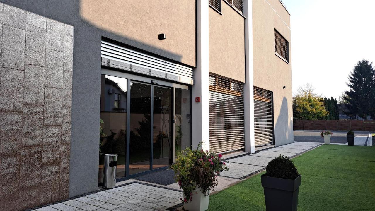 Arcobaleno Apartments & Rooms วาราชดีน ภายนอก รูปภาพ