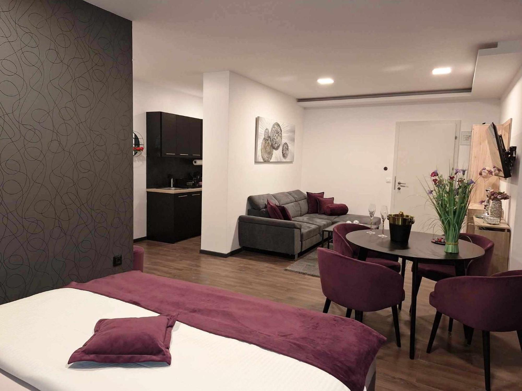 Arcobaleno Apartments & Rooms วาราชดีน ภายนอก รูปภาพ