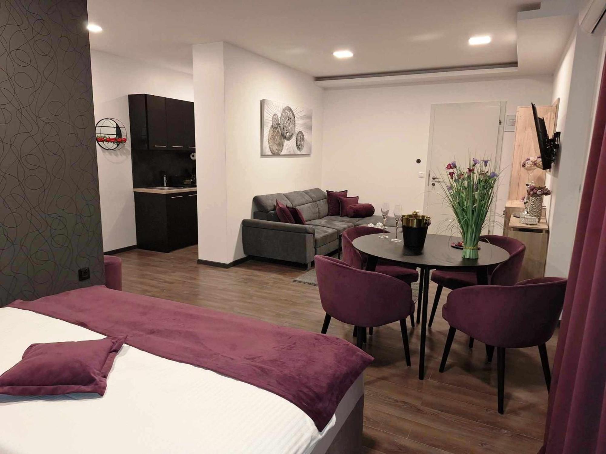 Arcobaleno Apartments & Rooms วาราชดีน ภายนอก รูปภาพ