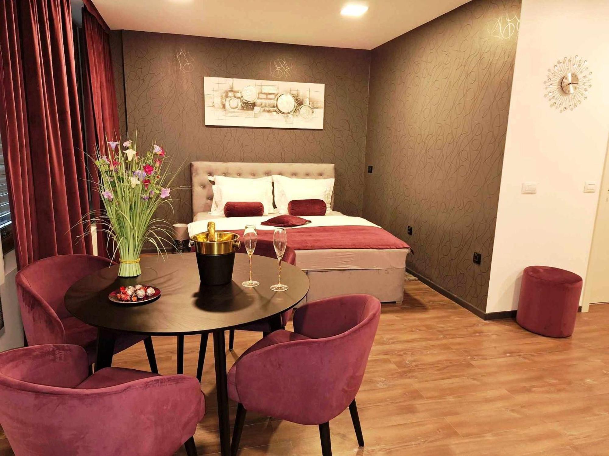 Arcobaleno Apartments & Rooms วาราชดีน ภายนอก รูปภาพ